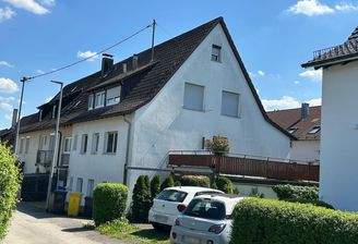 Hausansicht und Garage