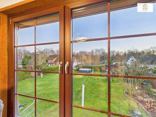 Blick aus dem WZ Fenster OG