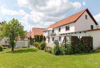 Blick in den gepflegten Garten