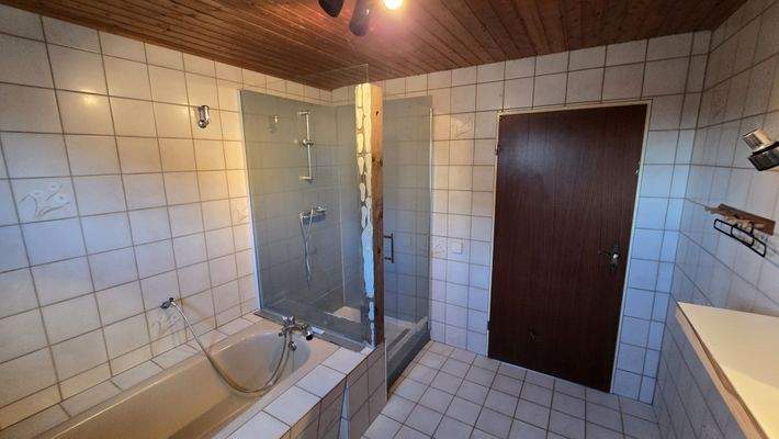 Badezimmer Einliegerwohnung DG