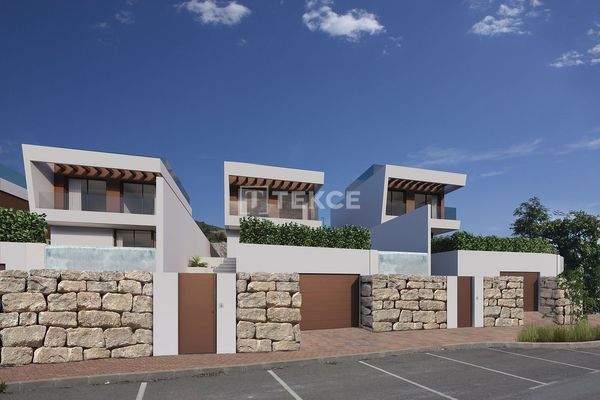 Detached Villas Close to the Golf Course in Finestrat Alicante