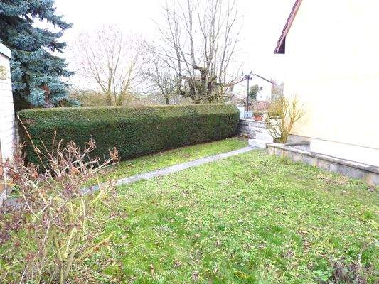 Bereich zwischen Garage und Terrasse