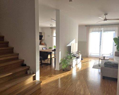 Blick vom Flur in den Wohnbereich