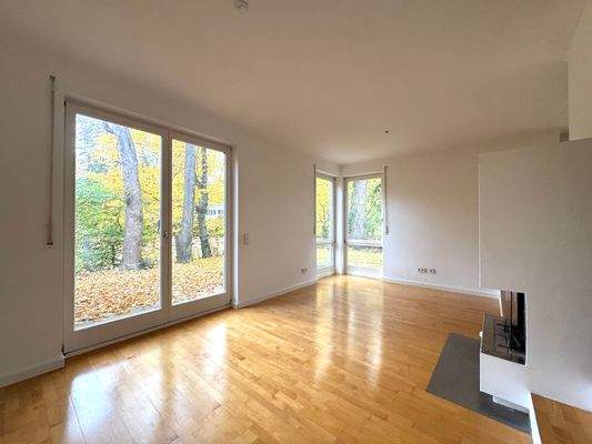 Wohnzimmer mit Aussicht in den Garten