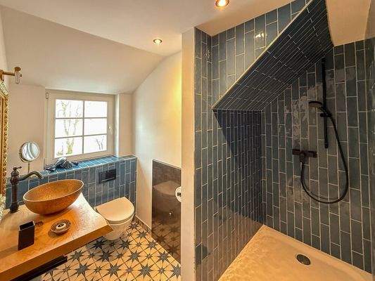 Hinten links - Duschbad