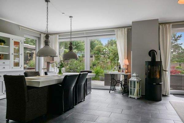 Essbereich mit Kamin