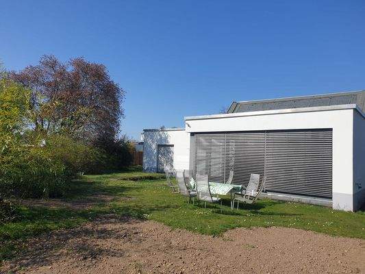 Teilansicht Garten u. Haus (2)