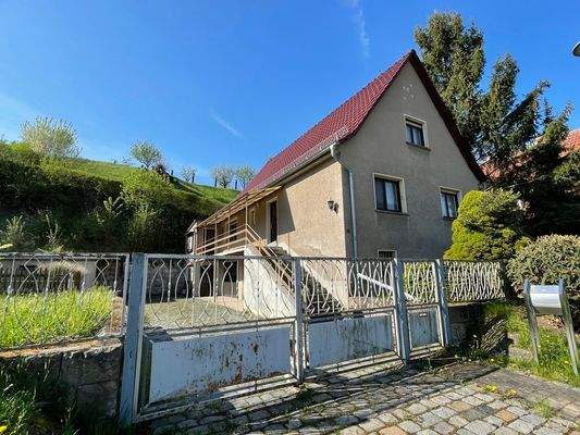 Ansicht mit Hofeinfahrt