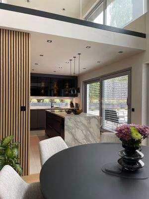 Einbauküche mit Essen.JPG