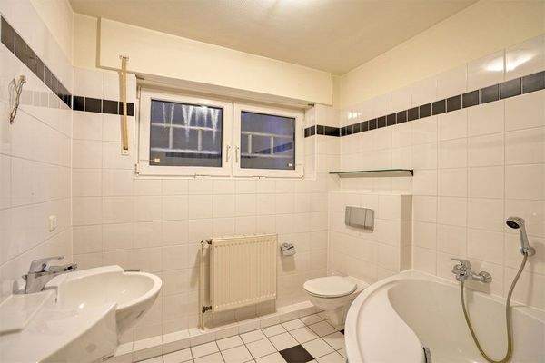 Wannenbad im Gartengeschoss