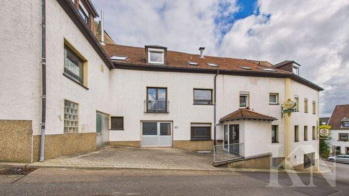 Seitenansicht + Eingang