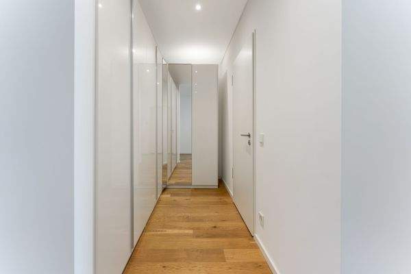 Flur mit Einbauschränken