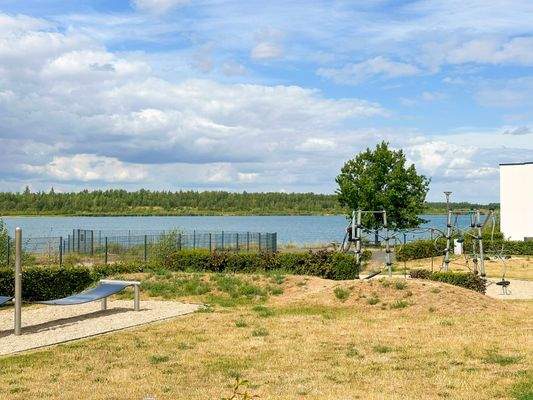 2 Minuten Gehweg zum See