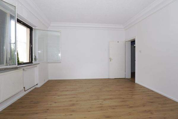 Wohnzimmer mit Balkon