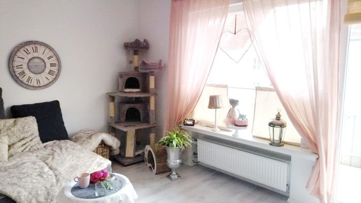 Wohnzimmer m. Balkon 1. OG 