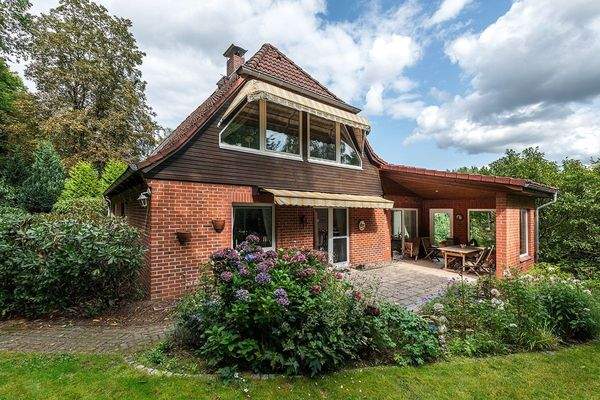 Rückansicht mit Terrasse