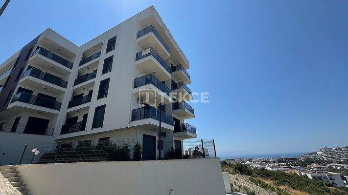 Sea-View Apartment in a Complex with Pool in Kuşadası