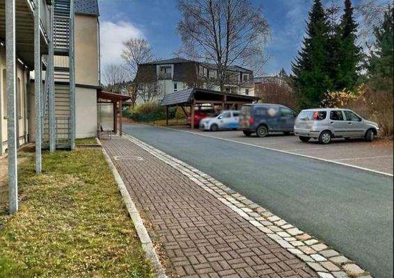 Stellplätze und Carport