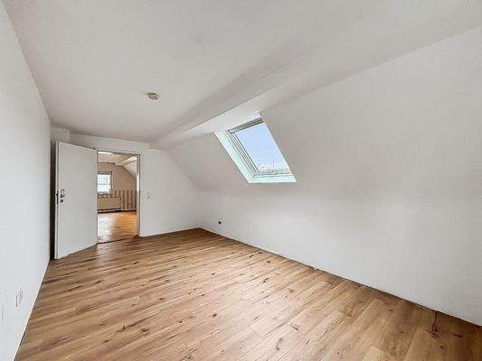 Schlafzimmer DG links