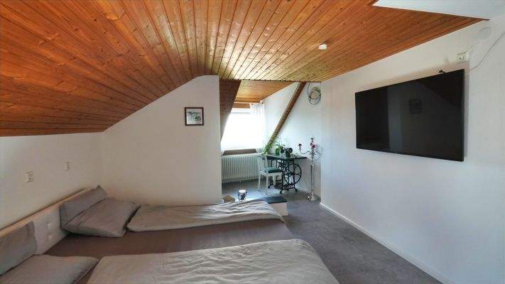 Eines der Zimmer in der oberen Wohnebene Hauptwohnung