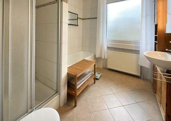 Dusch- und Wannenbad im 1. OG