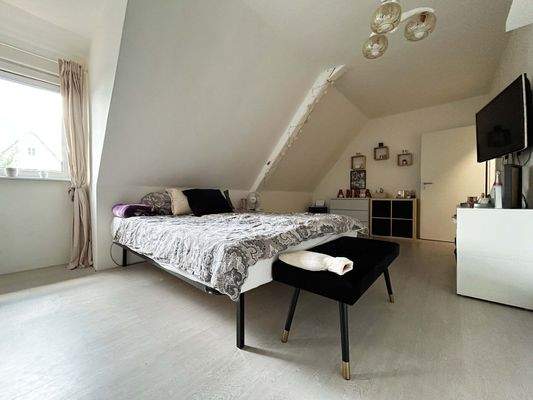 Wohnung 1 Schlafzimmer 2: Unter der Dachschräge findet Ruhe ihren Platz