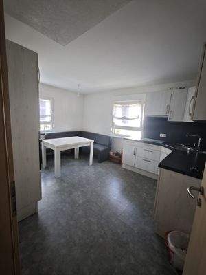 Einbauküche mit Essbereich