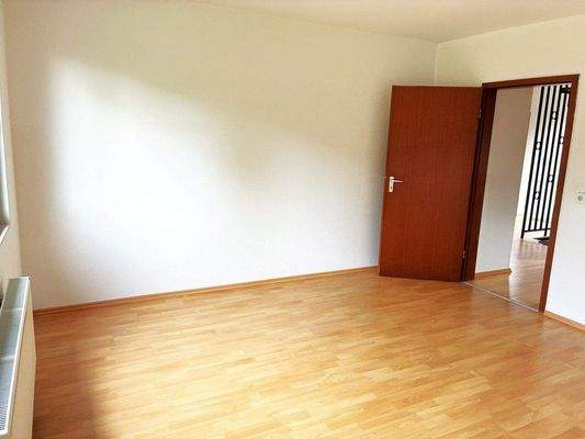 Schlafzimmer 1 EG.jpg