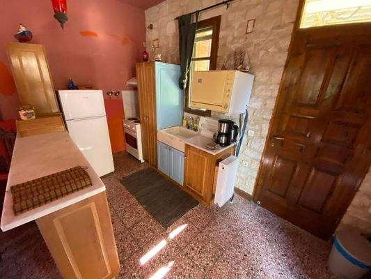 2 komplett ausgestattete Steinvillen mit schönen Gärten und 3 zusätzlichen Baurechten