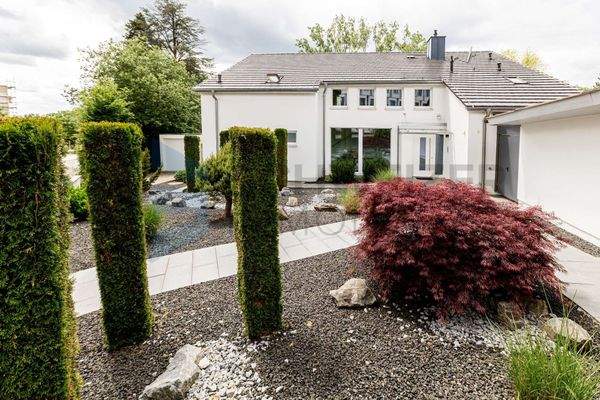 Vorgarten im asiatischen Stil