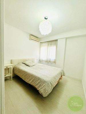 mit TV und Jalousine