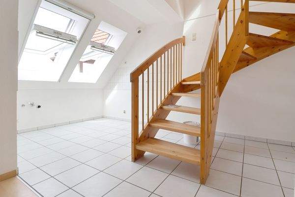 Küche mit Treppenaufgang