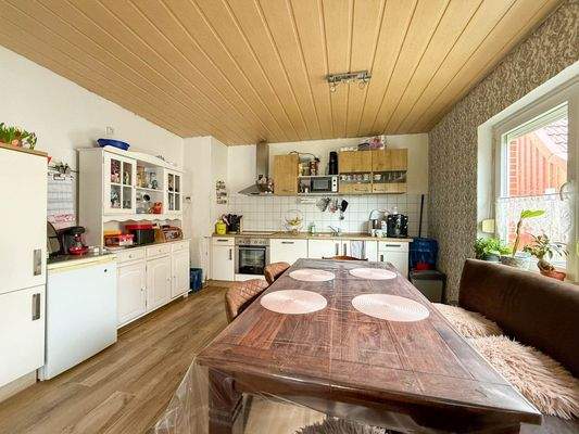 Küche mit Essbereich