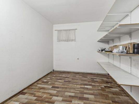 Vorratsraum im Keller 