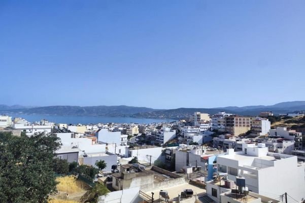 Kreta, Agios Nikolaos: Zentrumsnahe 3-Zimmer-Wohnung mit Meerblick zu verkaufen