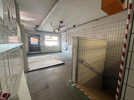 Hauptfläche, Nische und Treppenabgang