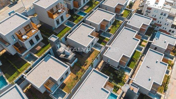 Luxe Detached Houses Within Walking Distance of the Sea in Alanya