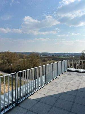 Dachterrasse mit Ausblick.JPG