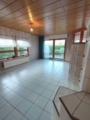 geräumiges Wohnzimmer