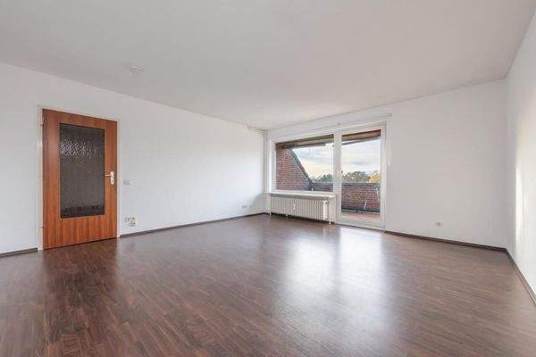 Wohnzimmer mit Loggiazugang