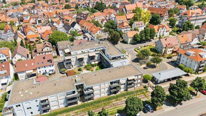 Hausanlage mit Blick zum Ort