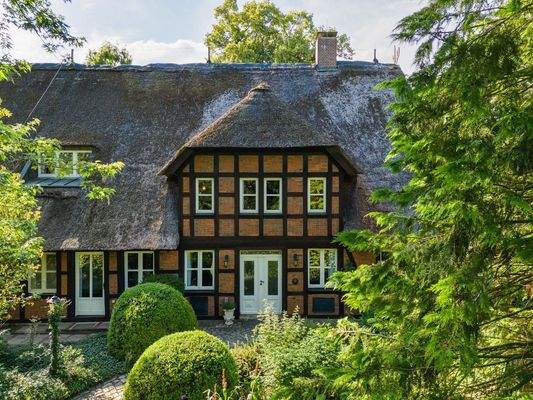 Erker mit Hauseingang