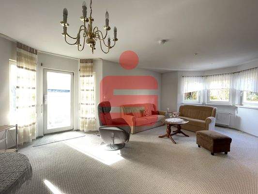 Wohnzimmer mit Zugang zur Terrasse