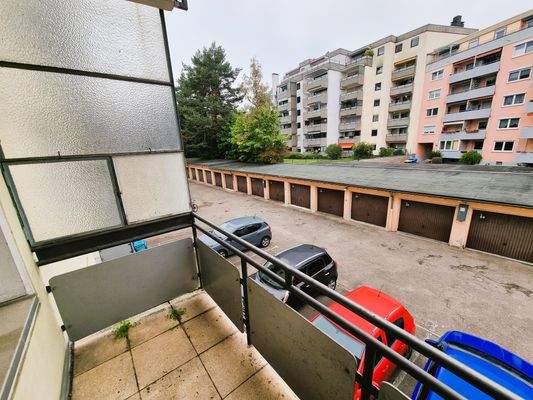 Balkon nach Süden Richtung Innenhof.jpg