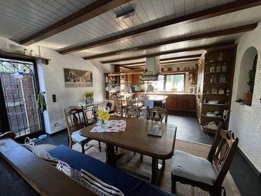 Küche + Ausgang in d Garten