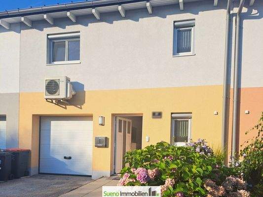 Front-Seite mit Garage