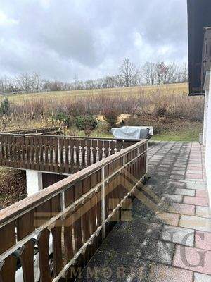 Umlaufender Balkon zur Terrasse OG