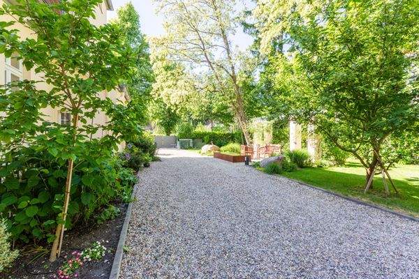 Electric driveway gate