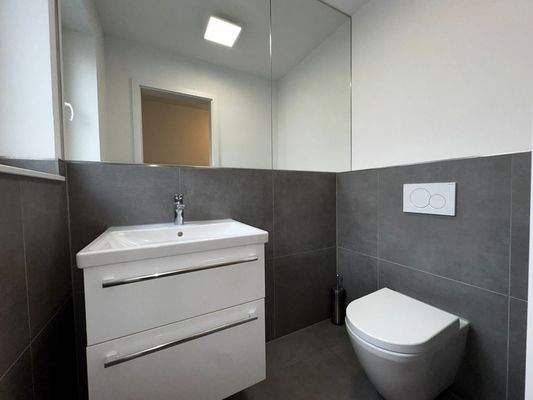 Ground floor: Guest WC