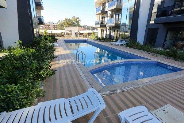 Building with High Rental Income Potential in Antalya Altintas